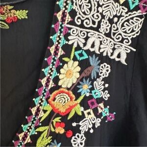 Johnny Was Black Embroidered V-Neck Long Sleeve Tunic Blouse